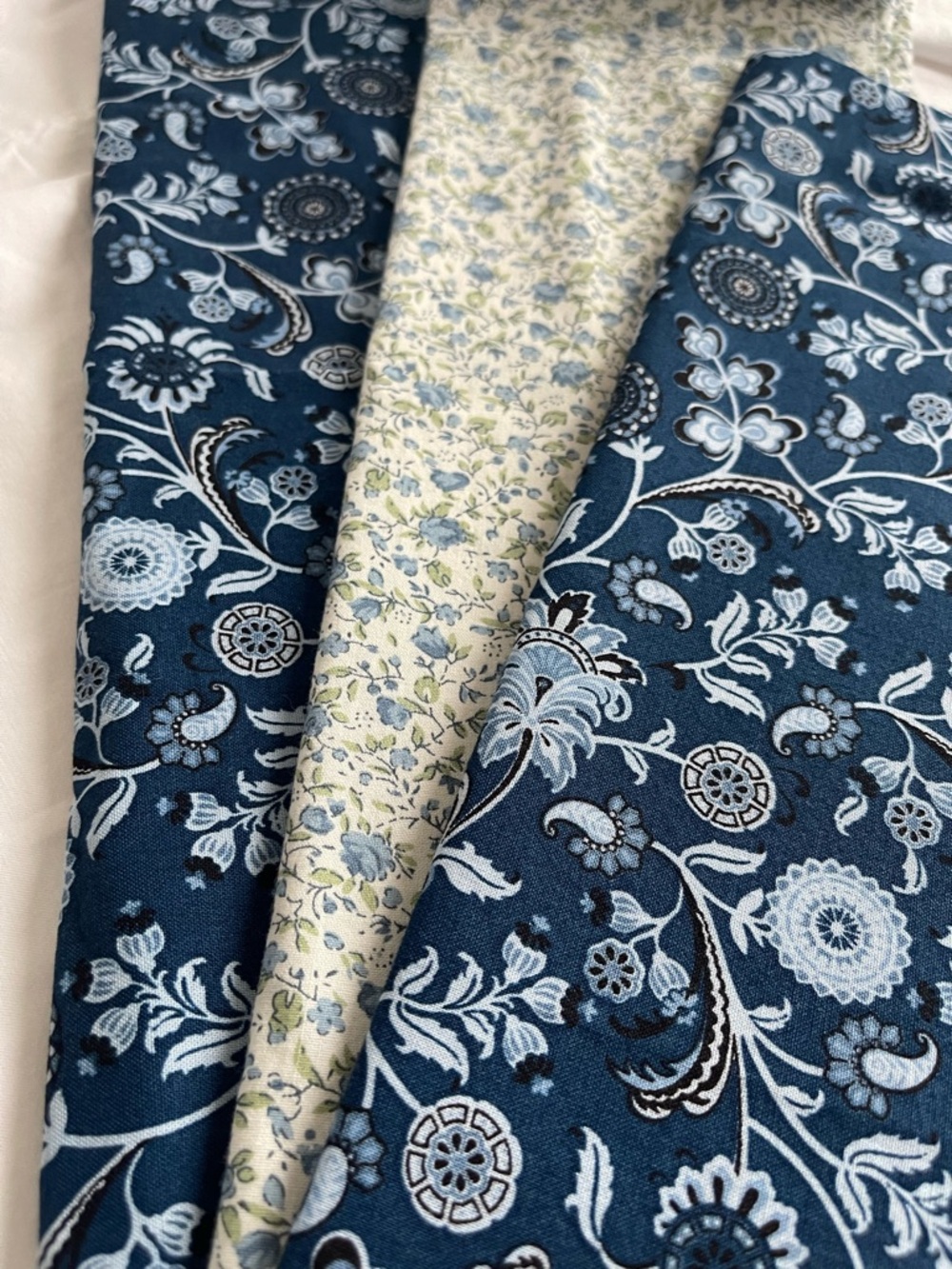 ✨$10 OFF $40✨ Navy Blue Floral Cotton Fabric Remnant Lot Quilting Sewing Crafts